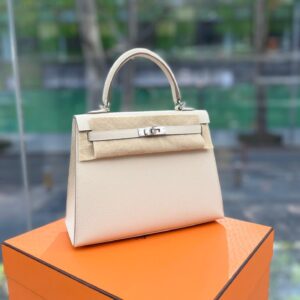 Hermès Kelly 25 in Craie in Epsom Leather