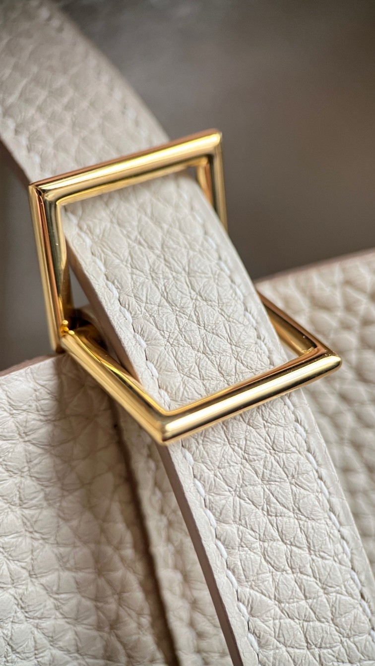 Hermès Picotin Lock 18 Craie in Clemence Leather